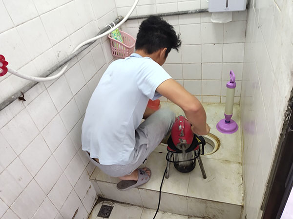 北林肥皂掉到马桶里把马桶堵住了怎么办？马桶堵住了怎么办
