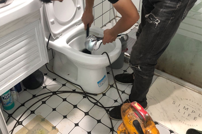 北林马桶堵塞自己疏通还是找师傅?专业上门服务让你省时更省心