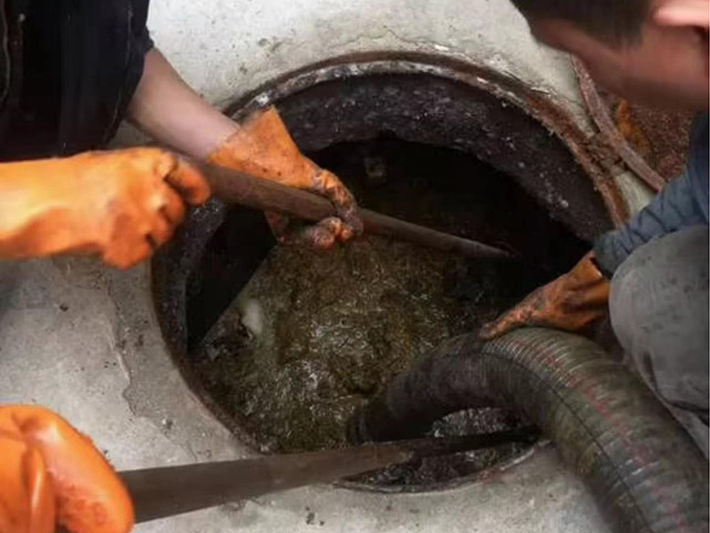 北林清理化粪池时如何避免沼气的危害?